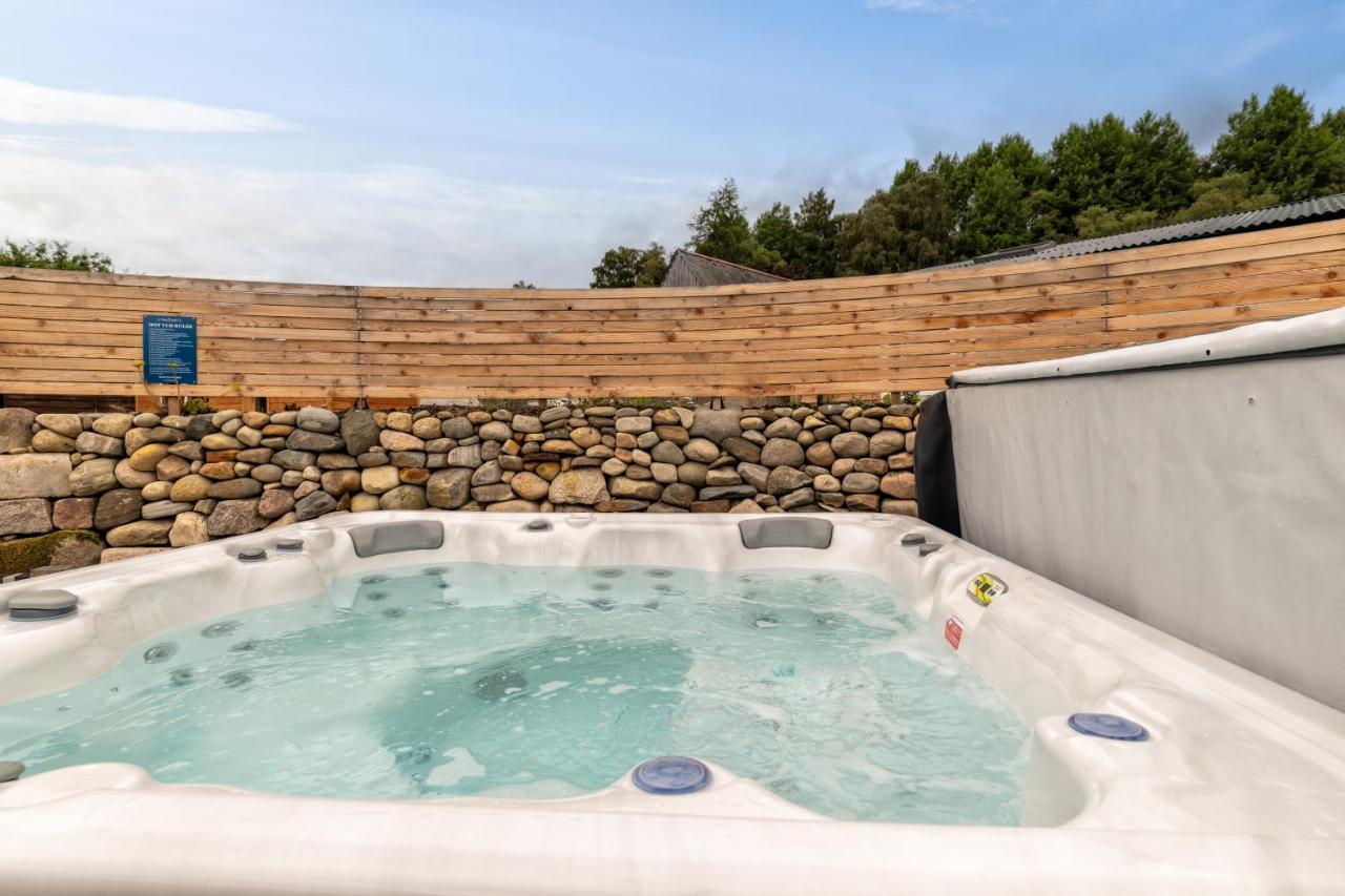 Enchanting Tiny House With Wood Burner And Hot Tub In Cairngorms بالاتر المظهر الخارجي الصورة