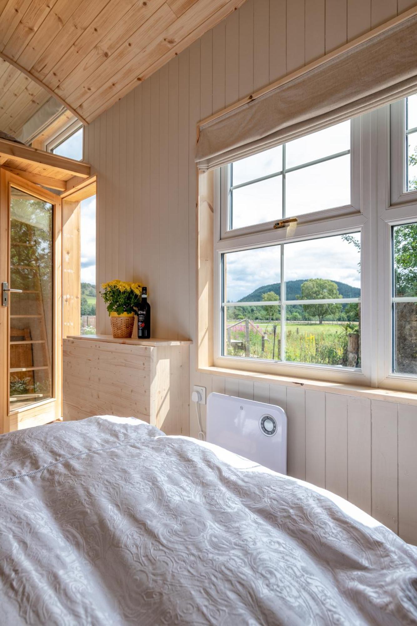 Enchanting Tiny House With Wood Burner And Hot Tub In Cairngorms بالاتر المظهر الخارجي الصورة